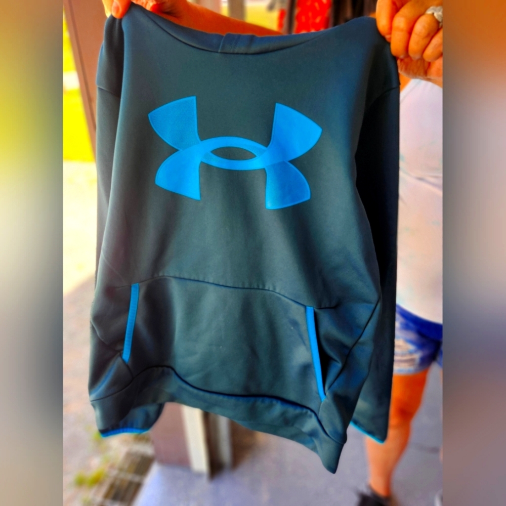 Boys under Armour hoodie size large